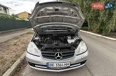 Хетчбек Mercedes-Benz A-Class 2009 в 