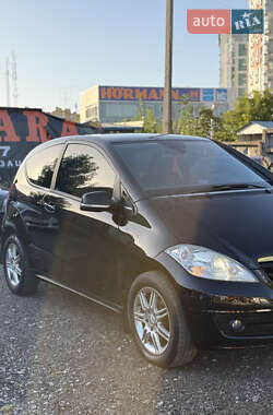 Хэтчбек Mercedes-Benz A-Class 2010 в 
