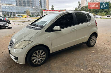 Хэтчбек Mercedes-Benz A-Class 2009 в 