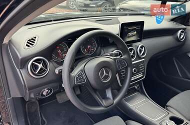 Хэтчбек Mercedes-Benz A-Class 2016 в 