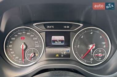Хэтчбек Mercedes-Benz A-Class 2016 в 