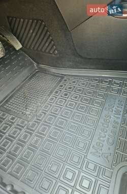 Хэтчбек Mercedes-Benz A-Class 2011 в 