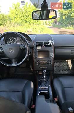 Хэтчбек Mercedes-Benz A-Class 2011 в 