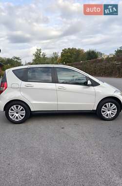 Хэтчбек Mercedes-Benz A-Class 2009 в 