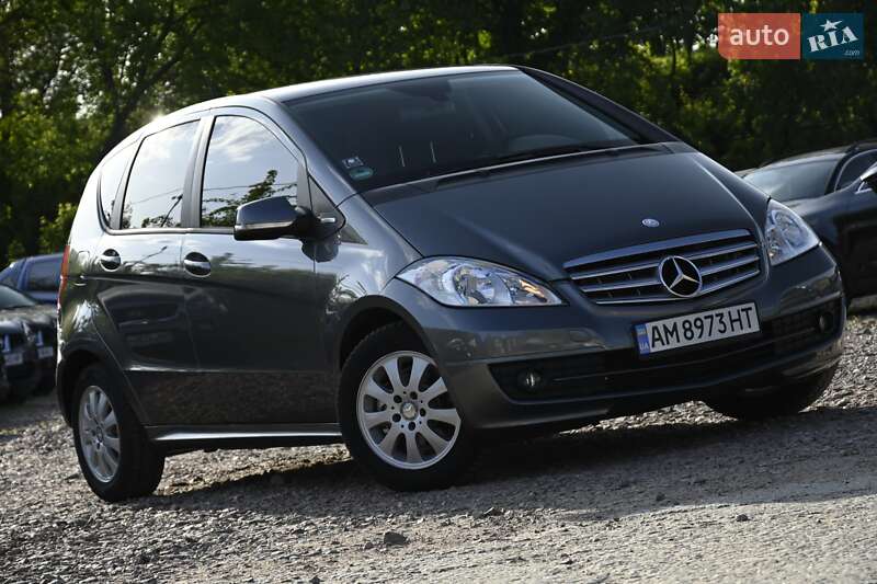 Хэтчбек Mercedes-Benz A-Class 2010 в 