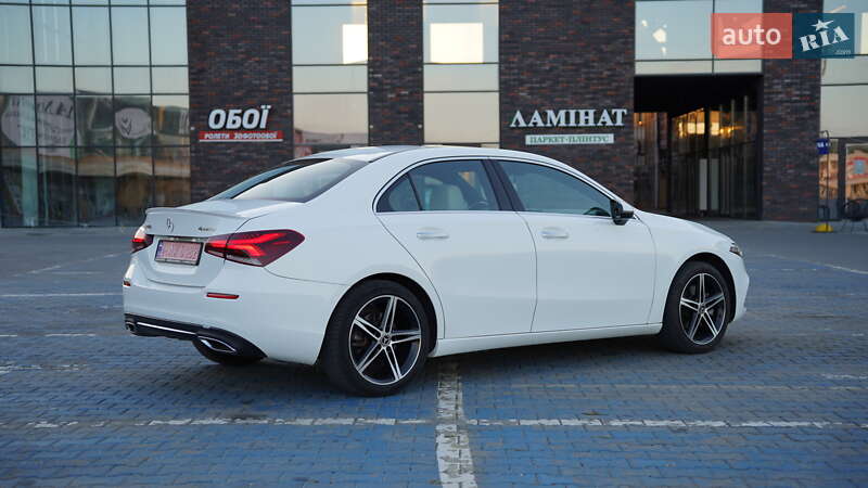 Седан Mercedes-Benz A-Class 2018 в Сторожинце