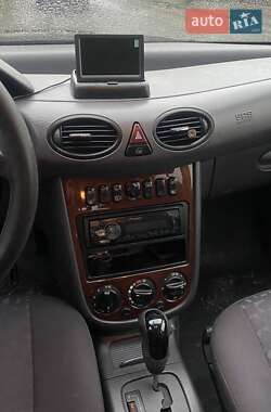 Хэтчбек Mercedes-Benz A-Class 2003 в 