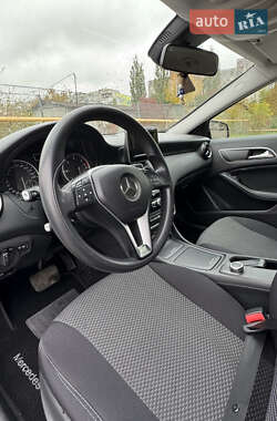Хэтчбек Mercedes-Benz A-Class 2013 в 