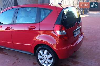 Хэтчбек Mercedes-Benz A-Class 2011 в 