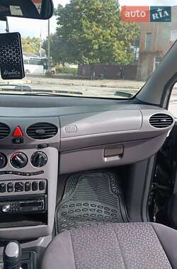 Хэтчбек Mercedes-Benz A-Class 2000 в 