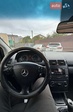 Хэтчбек Mercedes-Benz A-Class 2005 в  фото 30 Хэтчбек Mercedes-Benz A-Class 2005 в