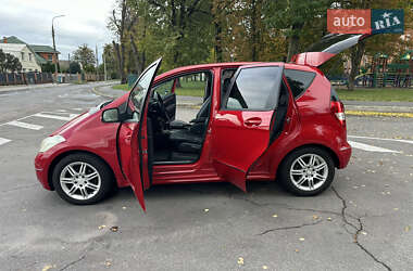 Хэтчбек Mercedes-Benz A-Class 2011 в 