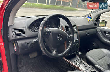 Хэтчбек Mercedes-Benz A-Class 2011 в 