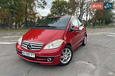 Хэтчбек Mercedes-Benz A-Class 2011 в 