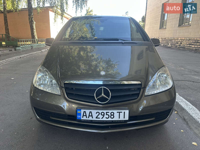 Хэтчбек Mercedes-Benz A-Class 2010 в Прилуках фото 3 Хэтчбек Mercedes-Benz A-Class 2010 в Прилуках