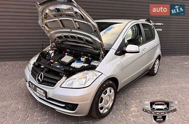 Хэтчбек Mercedes-Benz A-Class 2011 в 