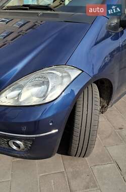 Хэтчбек Mercedes-Benz A-Class 2009 в 