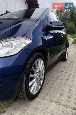 Хэтчбек Mercedes-Benz A-Class 2009 в 