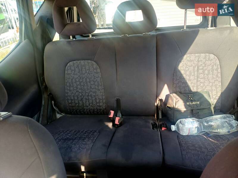 Хэтчбек Mercedes-Benz A-Class 2002 в Каменском фото 8 Хэтчбек Mercedes-Benz A-Class 2002 в Каменском