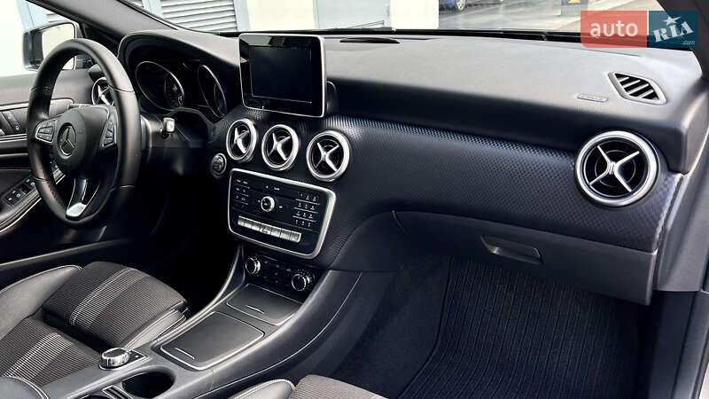 Хетчбек Mercedes-Benz A-Class 2017 в Звягелі