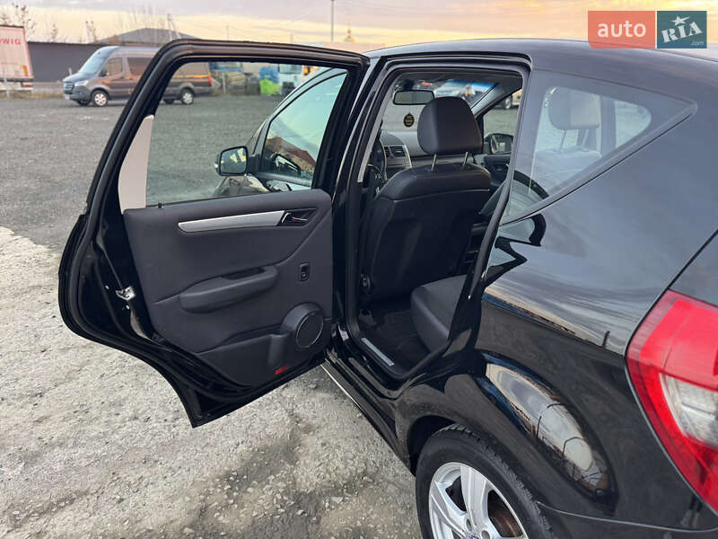 Хэтчбек Mercedes-Benz A-Class 2011 в Луцке фото 23 Хэтчбек Mercedes-Benz A-Class 2011 в Луцке