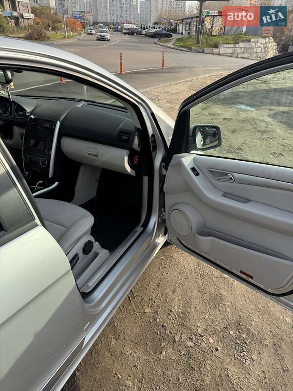 Хетчбек Mercedes-Benz A-Class 2010 в Києві фото 7 Хетчбек Mercedes-Benz A-Class 2010 в Києві