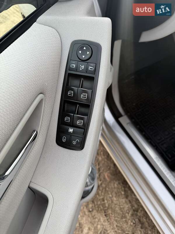 Хетчбек Mercedes-Benz A-Class 2010 в Києві фото 12 Хетчбек Mercedes-Benz A-Class 2010 в Києві