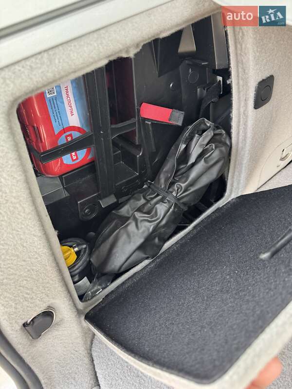 Хетчбек Mercedes-Benz A-Class 2010 в Києві фото 20 Хетчбек Mercedes-Benz A-Class 2010 в Києві