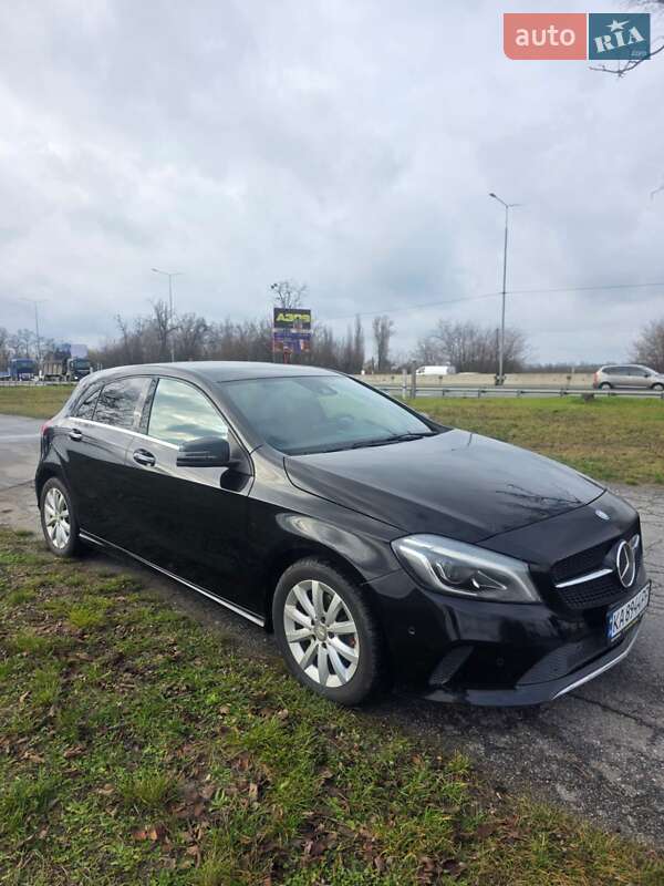 Хетчбек Mercedes-Benz A-Class 2015 в Києві фото 2 Хетчбек Mercedes-Benz A-Class 2015 в Києві