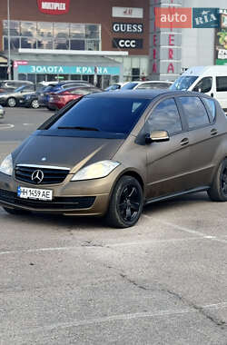 Хэтчбек Mercedes-Benz A-Class 2010 в Южном