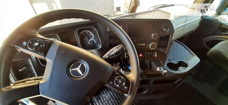 Тягач Mercedes-Benz Actros 2015 в Черновцах