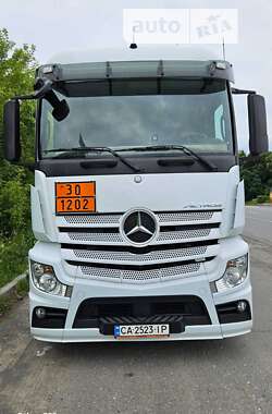 Бензовоз Mercedes-Benz Actros 2015 в Корсунь-Шевченківському