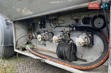 Бензовоз Mercedes-Benz Actros 2013 в 