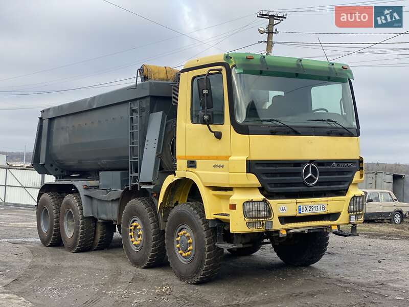 Самосвал Mercedes-Benz Actros 2004 в Хмельницком