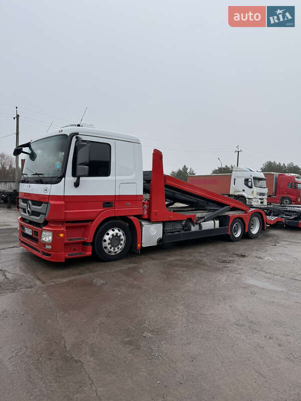 Автовоз Mercedes-Benz Actros 2013 в Вараше