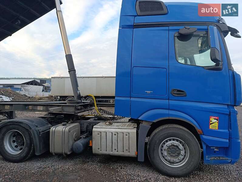 Тягач Mercedes-Benz Actros 2016 в Віті-Поштовій