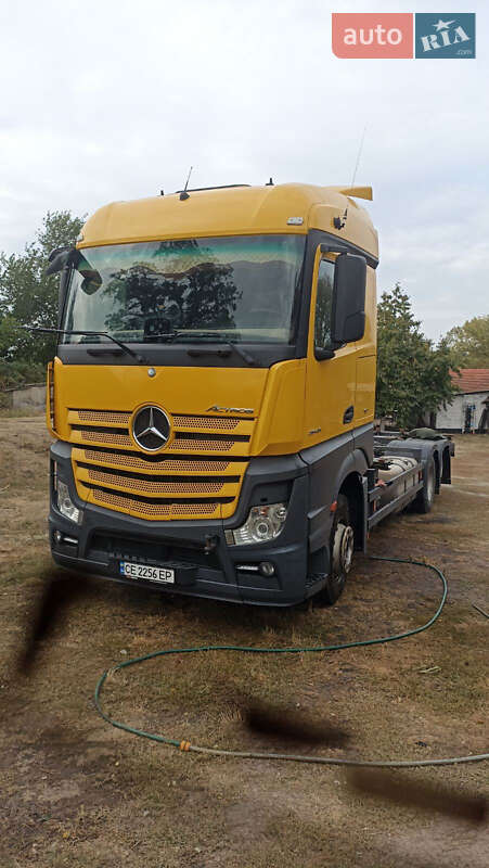 Контейнеровоз Mercedes-Benz Actros 2016 в Чернівцях