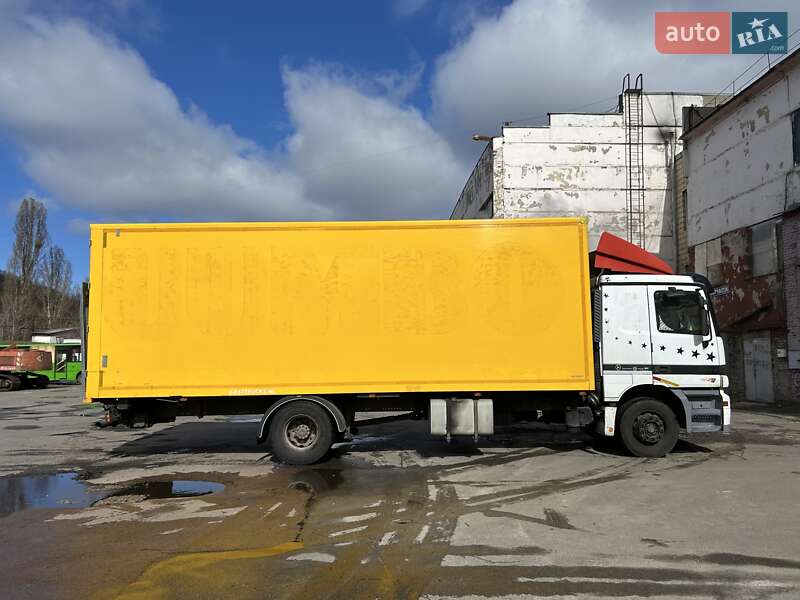 Грузовой фургон Mercedes-Benz Actros 2000 в Киеве