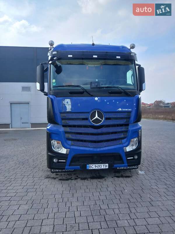 Тягач Mercedes-Benz Actros 2015 в 