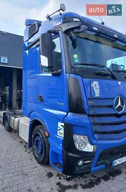 Тягач Mercedes-Benz Actros 2015 в 