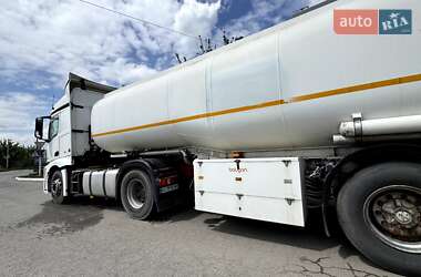 Тягач Mercedes-Benz Actros 2015 в 
