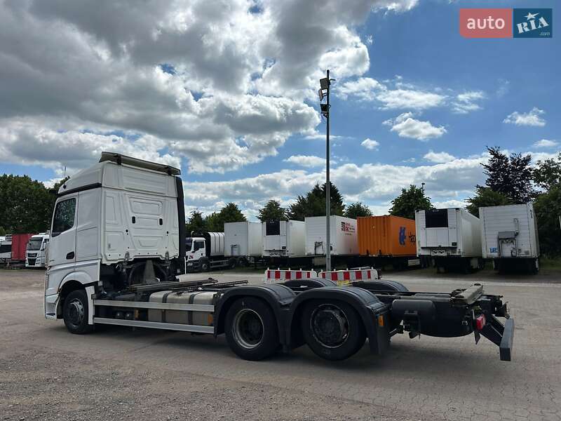 Контейнеровоз Mercedes-Benz Actros 2021 в Черновцах