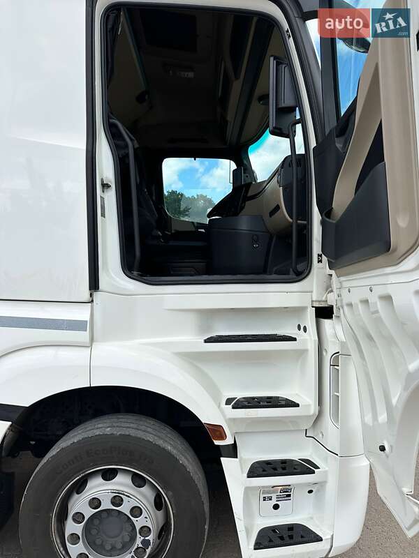 Контейнеровоз Mercedes-Benz Actros 2021 в Черновцах