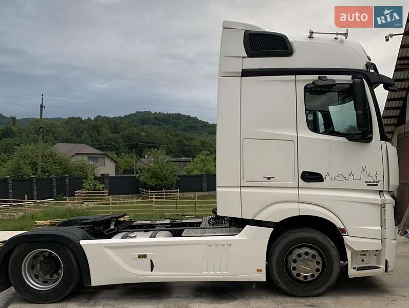 Тягач Mercedes-Benz Actros 2011 в Тячеве