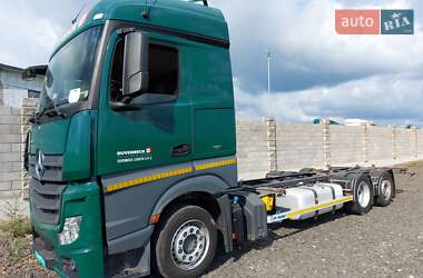 Контейнеровоз Mercedes-Benz Actros 2015 в Луцке