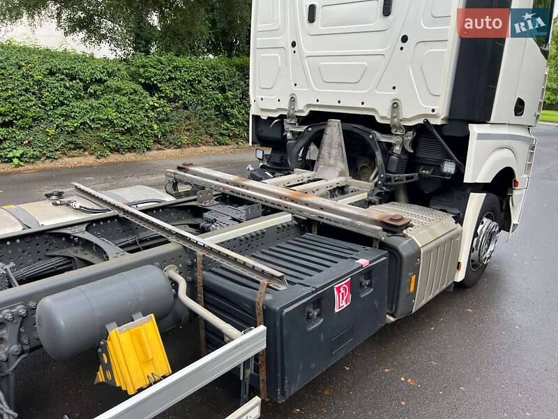 Контейнеровоз Mercedes-Benz Actros 2021 в Чернівцях