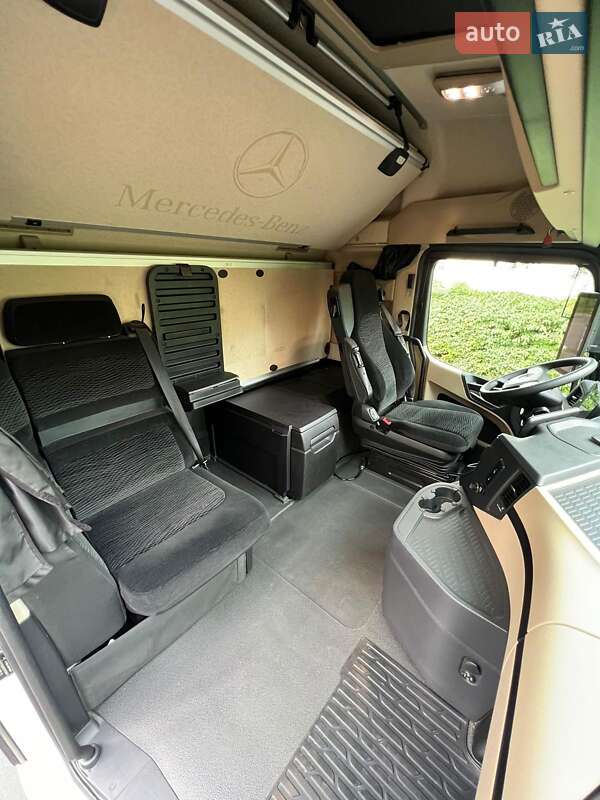 Контейнеровоз Mercedes-Benz Actros 2021 в Чернівцях