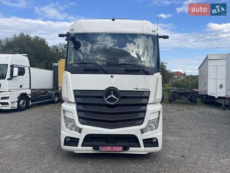 Контейнеровоз Mercedes-Benz Actros 2021 в Черновцах