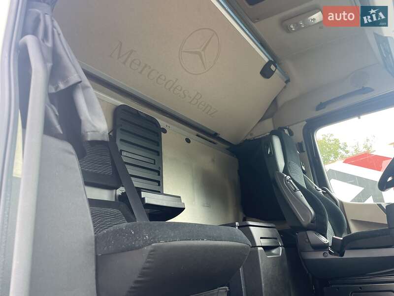 Контейнеровоз Mercedes-Benz Actros 2021 в Черновцах