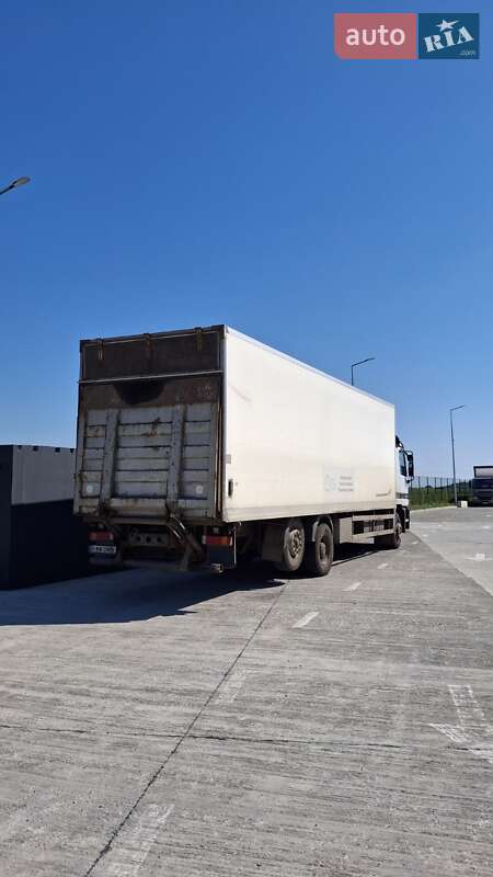 Грузовой фургон Mercedes-Benz Actros 2000 в Новых Санжарах